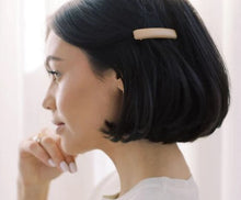 Load image into Gallery viewer, Chelsea King French Clip - Creme Matte Small