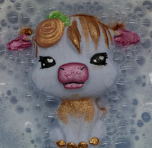 Load image into Gallery viewer, Highland Cow Bath Bomb