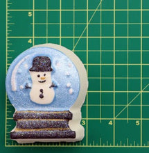 Load image into Gallery viewer, Christmas Snowman Globe Bath Bomb