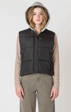 Load image into Gallery viewer, Short Puffer Vest - Black