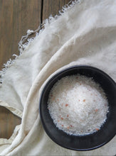 Load image into Gallery viewer, Picot Honey Tobacco Bath Salt