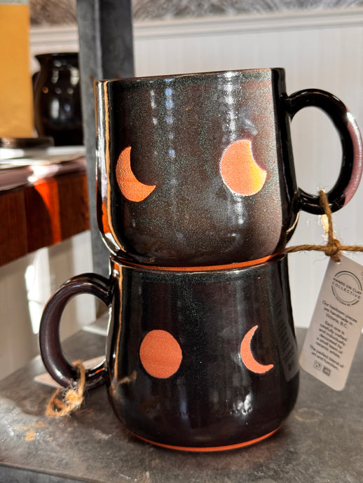 Medium Moon Cycle Mug Black - Hands on Clay