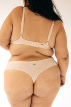 Load image into Gallery viewer, Seamless Low-Midrise Thong Underwear - Beige - Huha