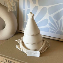 Load image into Gallery viewer, Winter Forest Scented Soy Candle