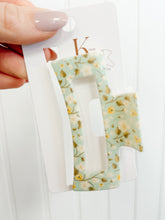Load image into Gallery viewer, Medium Floral Claw Clips