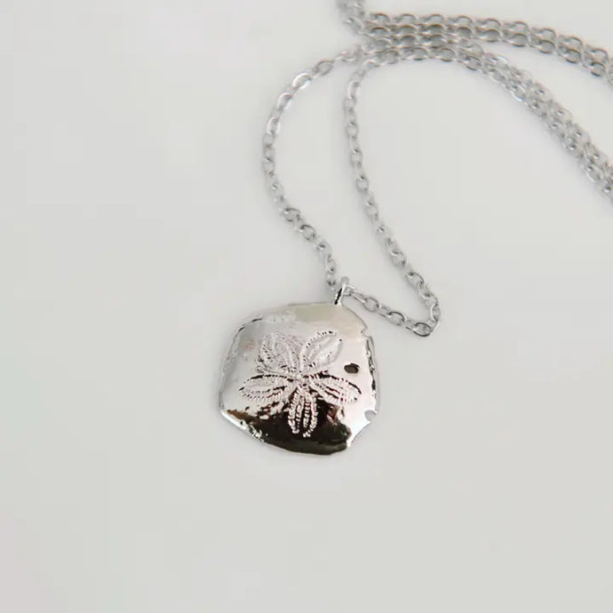 Octavia Large Sand Dollar Necklace - Oh So Lovely