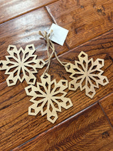 Load image into Gallery viewer, Snowflake Three Pack Ornament