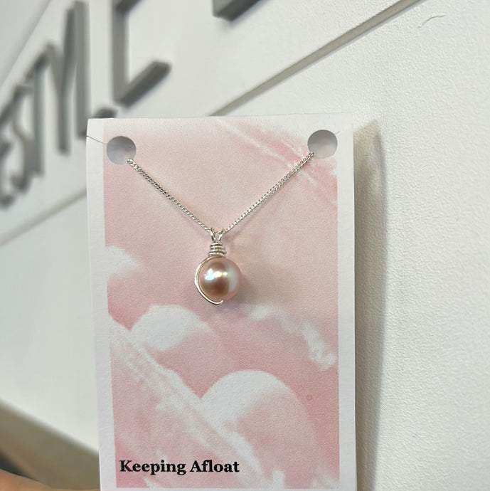 Keeping Afloat Pea Necklace