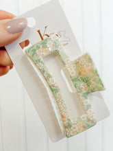 Load image into Gallery viewer, Medium Floral Claw Clips