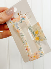 Load image into Gallery viewer, Medium Floral Claw Clips