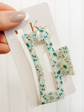 Load image into Gallery viewer, Medium Floral Claw Clips