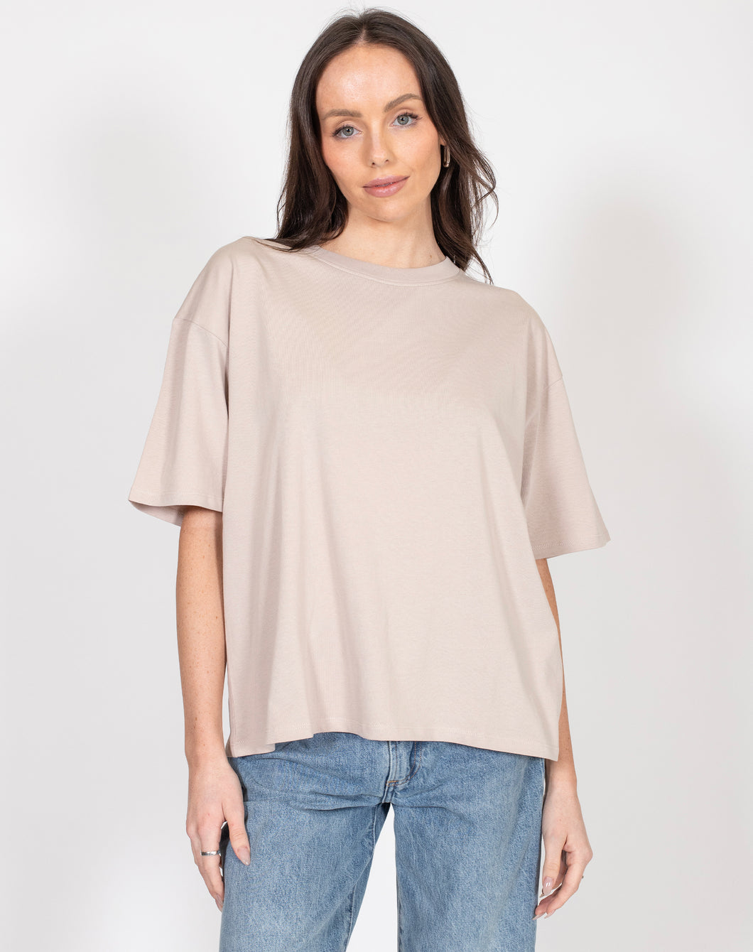 Oversized Boxy Tee - Oyster - Brunette The Label