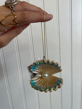 Load image into Gallery viewer, Assorted Painted Resin Clam Shell with Pearl Ornament