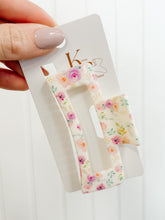 Load image into Gallery viewer, Medium Floral Claw Clips