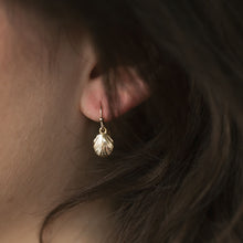 Load image into Gallery viewer, Happy Clam Earrings