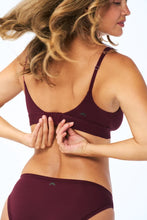 Load image into Gallery viewer, Crossover Bra - Merlot - Huha