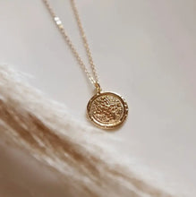 Load image into Gallery viewer, Medallion Necklace - Oh So Lovely
