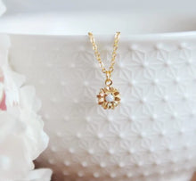 Load image into Gallery viewer, Daisy Necklace - Oh So Lovely