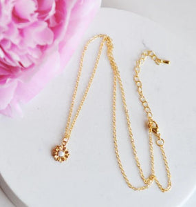 Daisy Necklace - Oh So Lovely