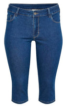 Load image into Gallery viewer, KCvicka Mie Capri Jeans - Kaffe Curve