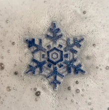 Load image into Gallery viewer, Christmas Classic Snowflake Bath Bomb