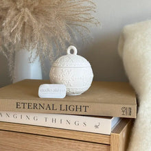 Load image into Gallery viewer, Winterberry Scented Soy Candle