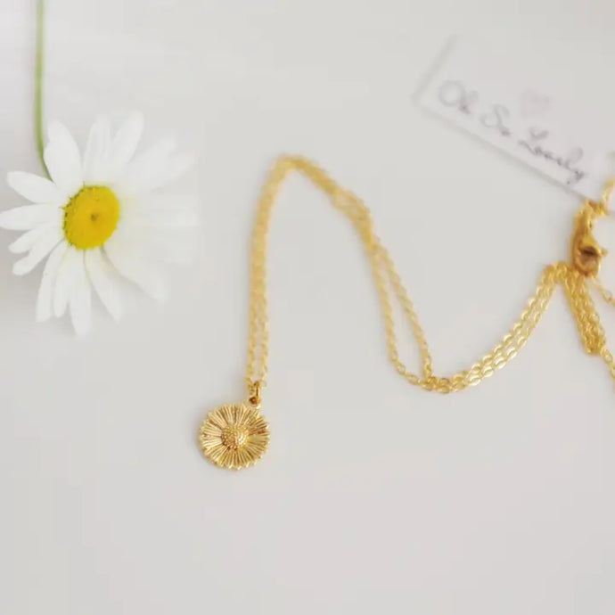 Cecilia Daisy Necklace - Oh So Lovely