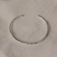 Load image into Gallery viewer, Minimal Cuff