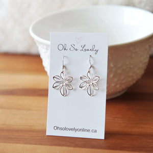 Itzel Flower Drop Earrings - Oh So Lovely