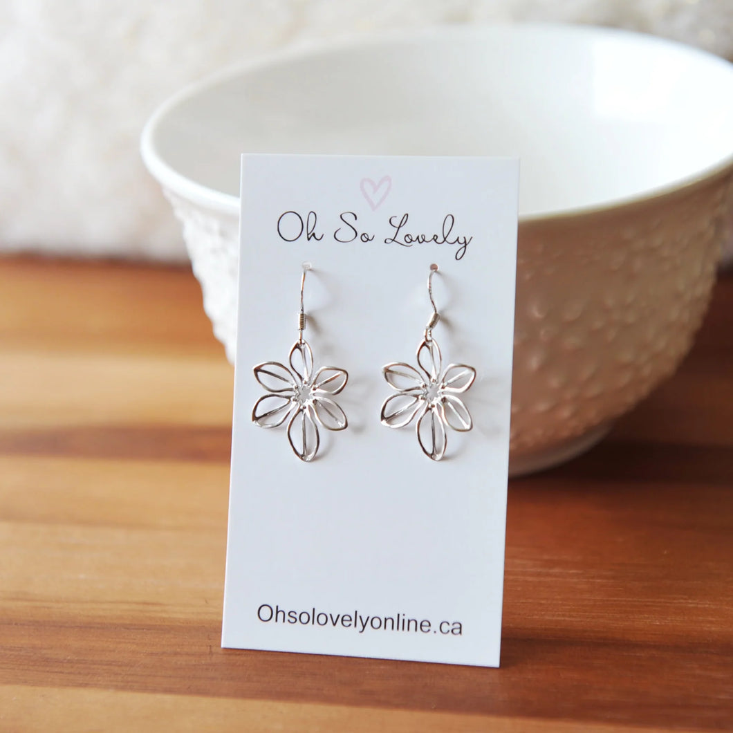 Itzel Flower Drop Earrings - Oh So Lovely