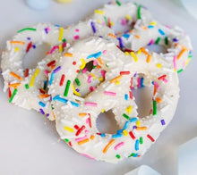 Load image into Gallery viewer, Chocolate Pretzel Knot - Saxon Chocolates