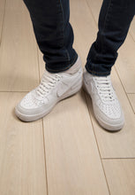 Load image into Gallery viewer, No Tie Shoe Bands White - Kikkerland