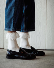 Load image into Gallery viewer, Ruffle Bow Socks - Brunette The Label