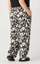Load image into Gallery viewer, Wide Leg Floral Satin Pant - Curvy