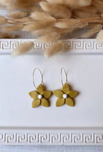Load image into Gallery viewer, Clover and Coast Daisy Earrings