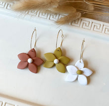 Load image into Gallery viewer, Clover and Coast Daisy Earrings